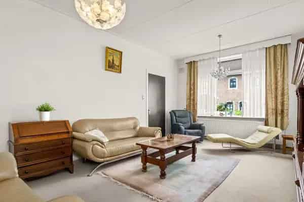 Ruime woning met 3 slaapkamers en grote garage Nieuwenhagen