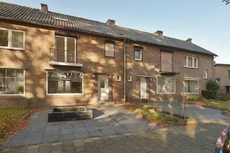 Woonhuis in Geleen met 5 kamers