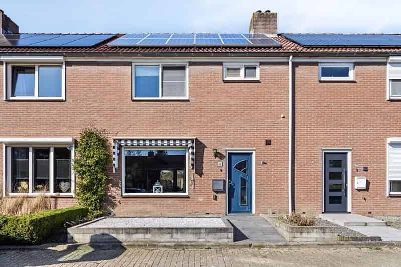 Ruime 4-slaapkamer tussenwoning Kapelle - Instapklaar