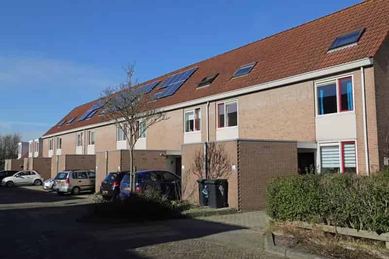 3 Kamer Eengezinswoning Nabij Winkels Scholen Openbaar Vervoer