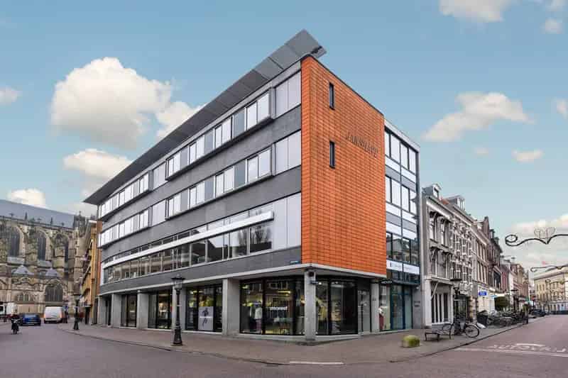 Winkel te Huur Utrecht Oudkerkhof 348m² Toplocatie