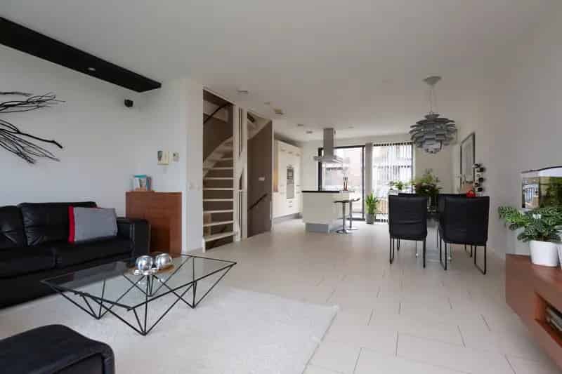 Familiewoning te koop Den Haag 4 slaapkamers garage parkeerplaats