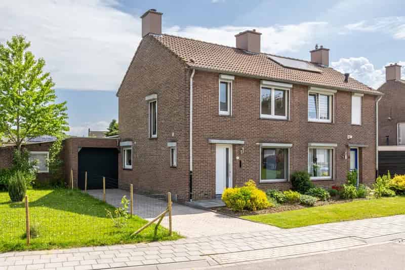 Huis Te Koop , 8, Eynattenstraat, Landgraaf, Limburg