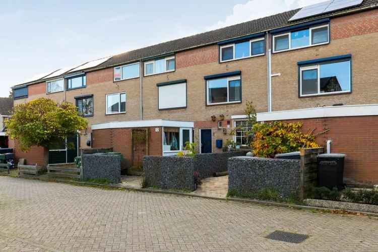 Huis Te Koop , 14, Klaproosstraat, Klaaswaal, Zuid-Holland