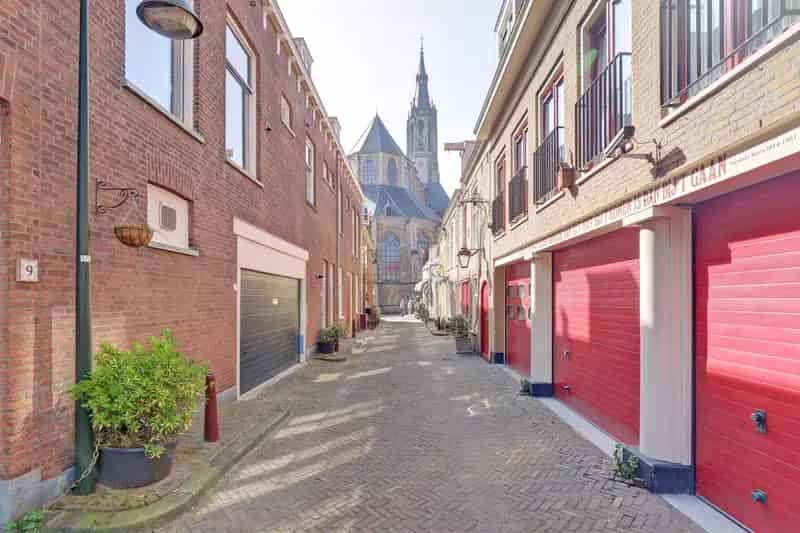 Huis te koop Delft: Binnenstad parel met garage en balkon