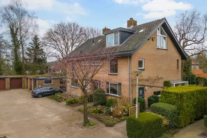 Moderne 2-onder-1-kapwoning te Amersfoort met 5 slaapkamers en 2 badkamers