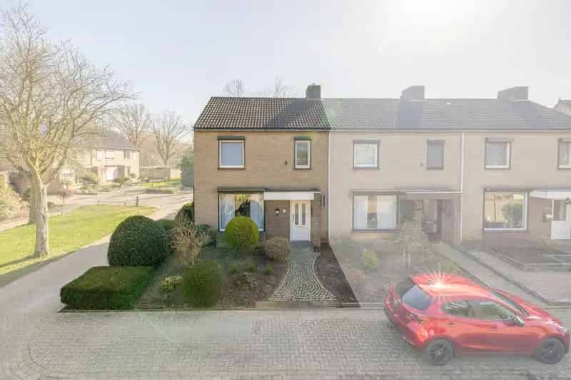 Hoekwoning 3 slaapkamers garage tuin Leijgraaf