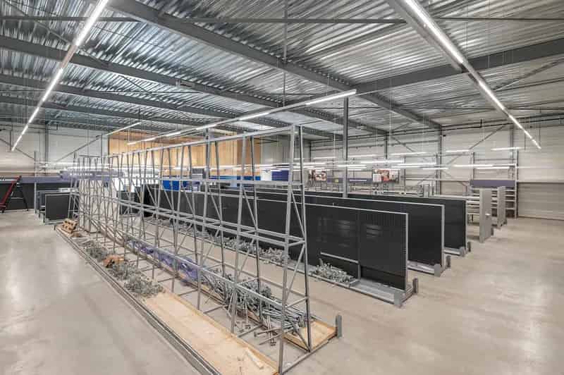 Showroom Magazijn Oss 1016m² 20 Parkeerplaatsen Zonnepanelen