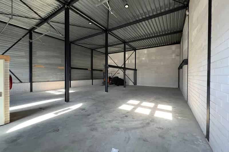 Bedrijfshal Heerjansdam 200m2 te huur