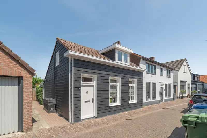 Hoekwoning Yerseke: Sfeervol en Ruim met Tuinkamer