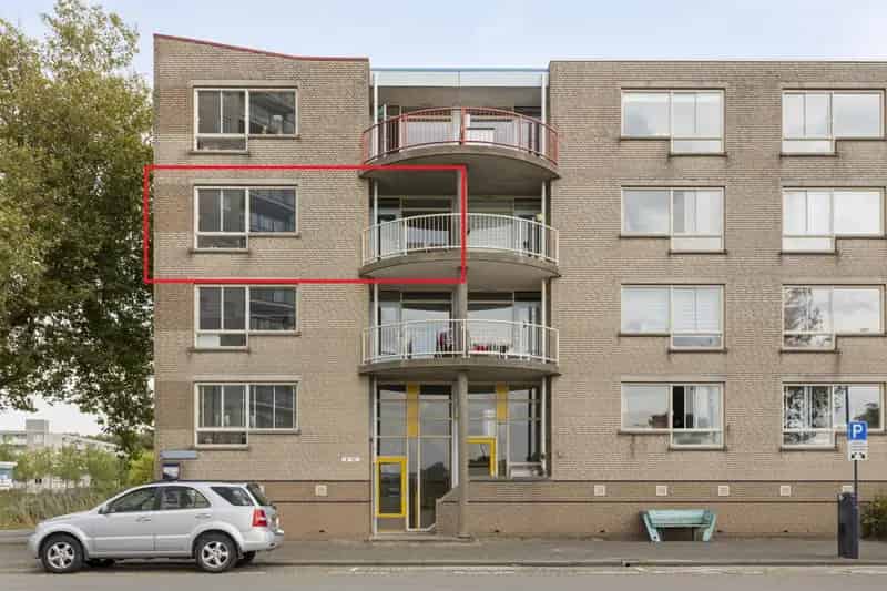 Kralingen-De Esch Hoekappartement 82m2 3 slaapkamers ruim balkon
