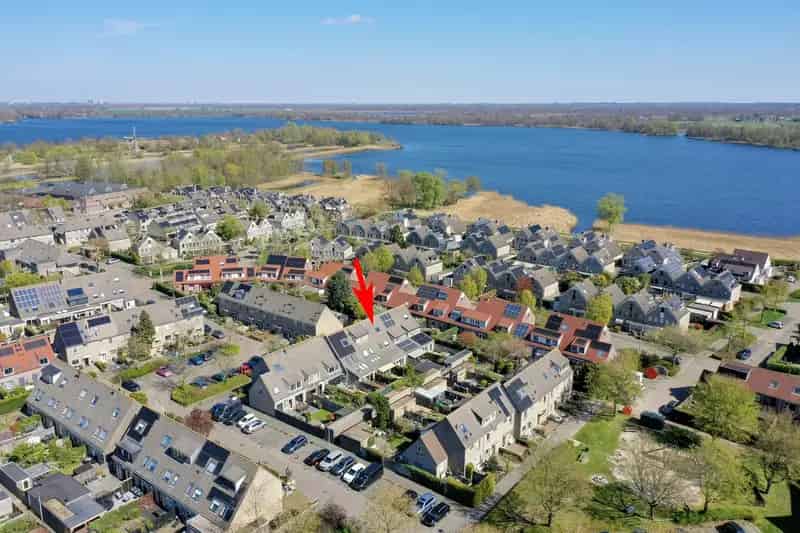 Huis te koop Nederhorst den Berg 4 slaapkamers tuin Spiegelplas