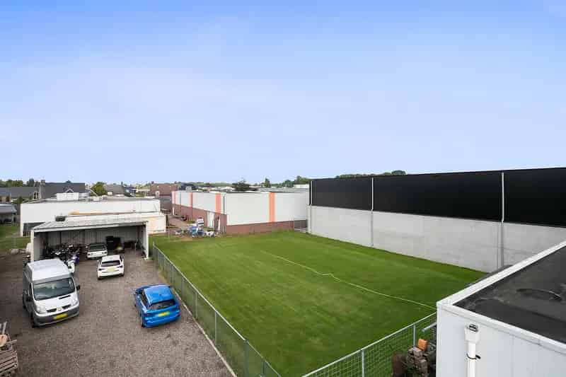Bedrijfsruimte met woning te koop in Deurne