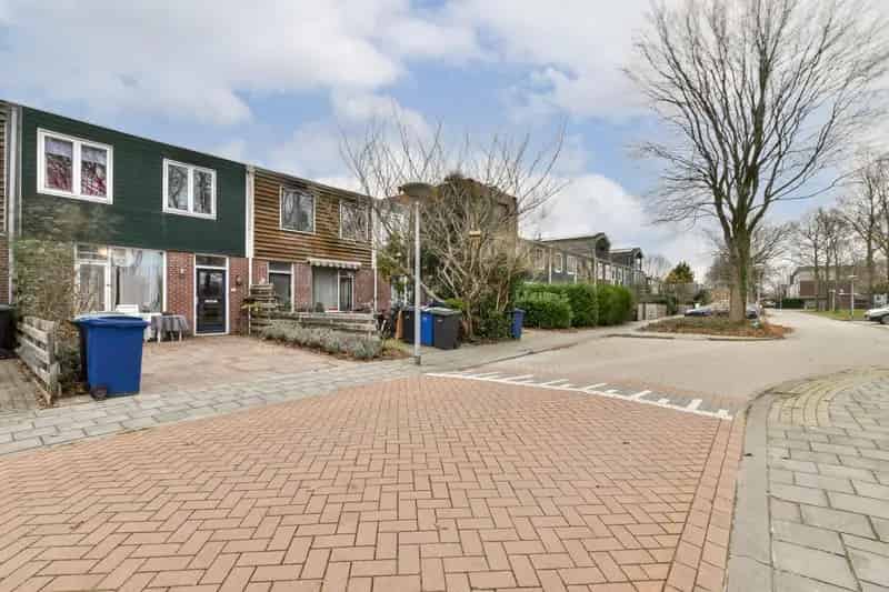 Belegging Almere: Ruime 5 kamer eengezinswoning 99m2