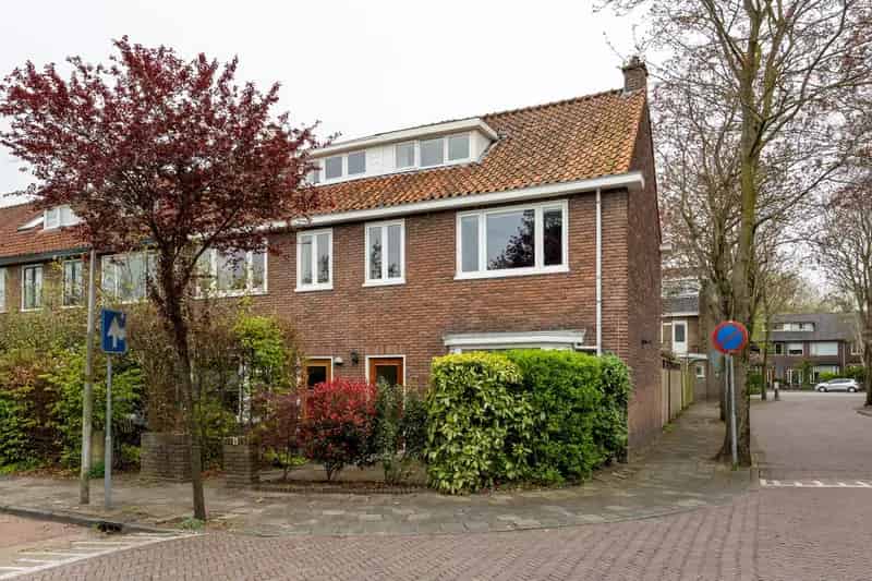 Jaren 30 Hoekwoning Leiderdorp 4 slaapkamers Ruime Tuin