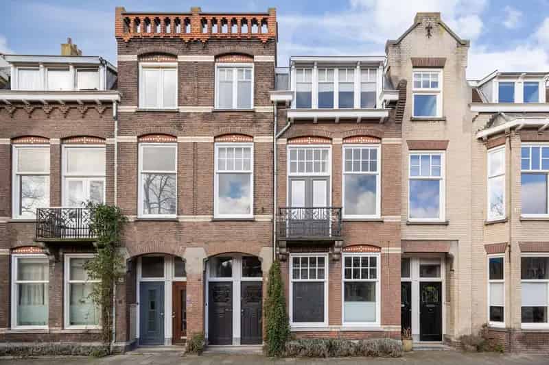 Appartement te koop Den Bosch: Karaktervolle bovenwoning met dakterras