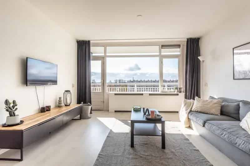 Ruim 4-kamer appartement Weesp met zonnig balkon