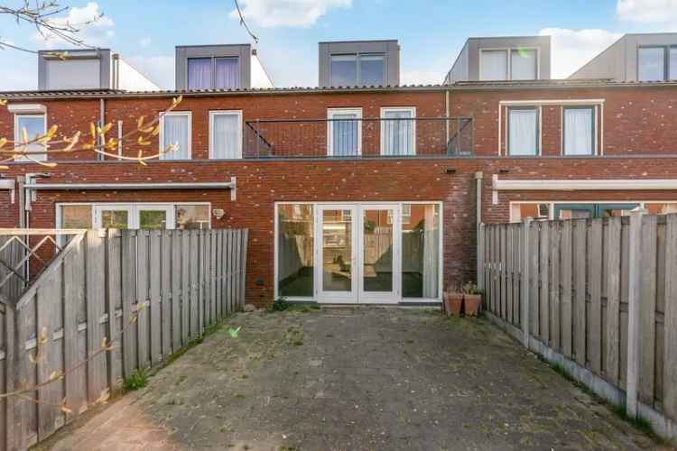 Huis te koop Almere: Ruim Herenhuis met Dakterras en Mogelijkheid tot 5 Slaapkamers