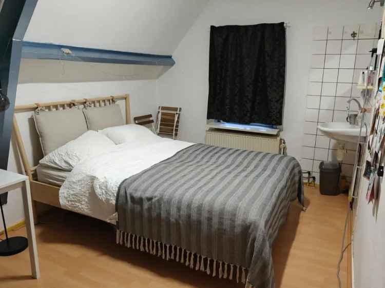 Kamer in Huize Stamgasten Enschede: Gezellig huis voor vrouwelijke student