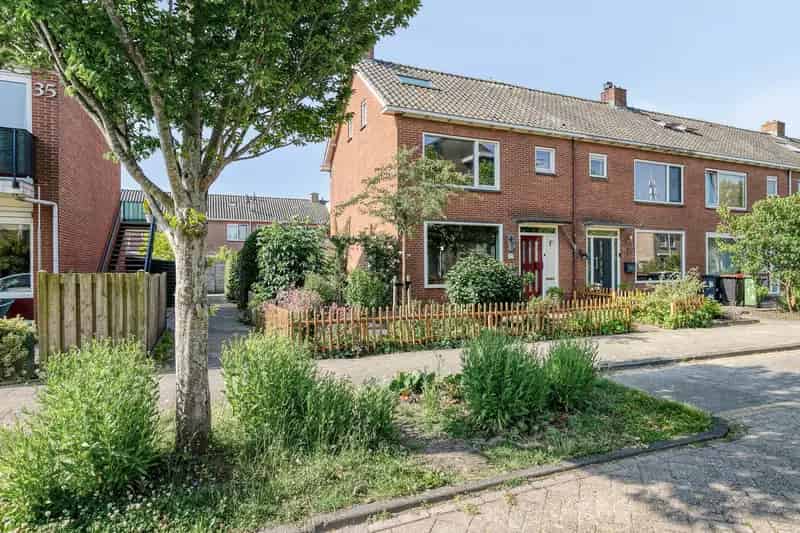 Huis te koop Markgouw: Instapklare hoekwoning met tuin, luxe badkamer en energielabel A