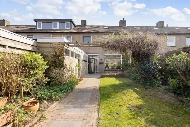 Huis te koop Elst 4 slaapkamers grote tuin 10 zonnepanelen