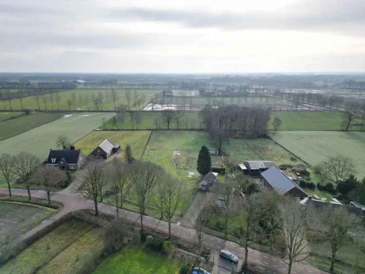 Vrijstaande woning 5500m² Heesch - 4 slaapkamers - Dierenverblijf