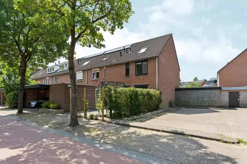 Hoekwoning Almere Haven 3 slaapkamers Garage Berging
