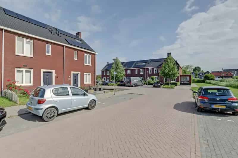 Huis te koop Lage Zwaluwe 4 slaapkamers tuin zonnepanelen