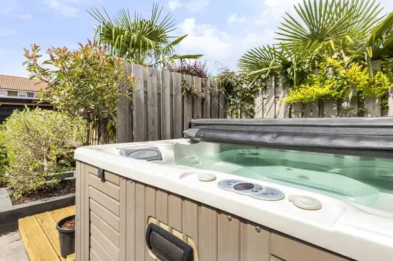 Hoekwoning Gouda 3 slaapkamers diepe tuin jacuzzi garage