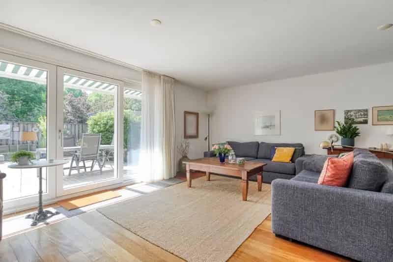 Huis te koop Almere Muziekwijk: Royale Tussenwoning met Garage en Zonnepanelen