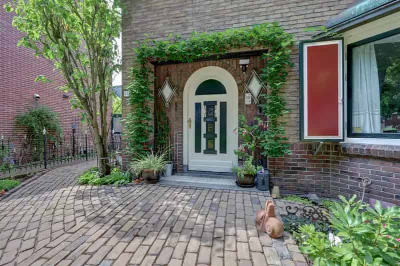 Jaren 30 Herenhuis Nijmegen: Ruimte, Karakter en Tuin