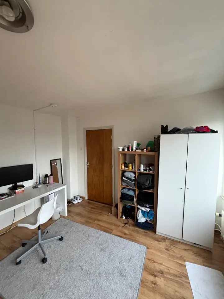 Large Room in Cozy Apartment for Subletting