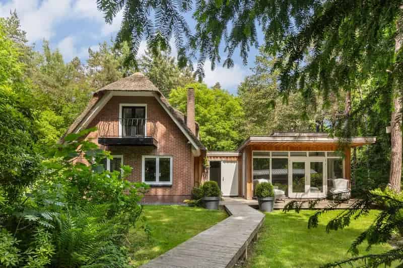 Huis te koop Oranjeweg Emst: Bosrijke woning met bijgebouw