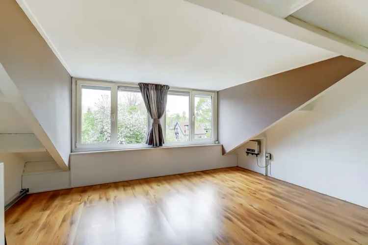 Eengezinswoning in rustige omgeving met diepe tuin