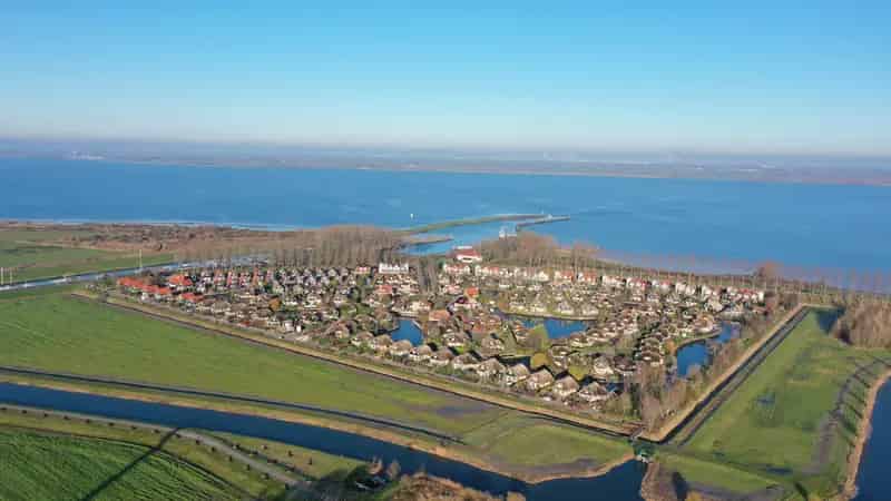 Parkvilla Middelharnis  3 slaapkamers Ruime tuin aan het water