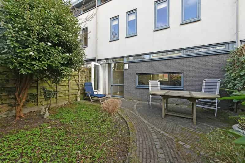 6-Kamer Tussenwoning Den Haag 153m² 12 Zonnepanelen Parkeerplaats