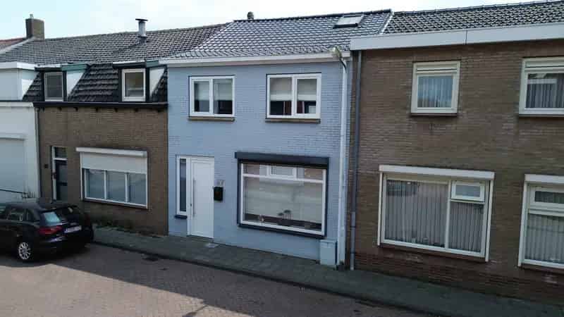 Te Koop: Ruime Tussenwoning in Sas van Gent
