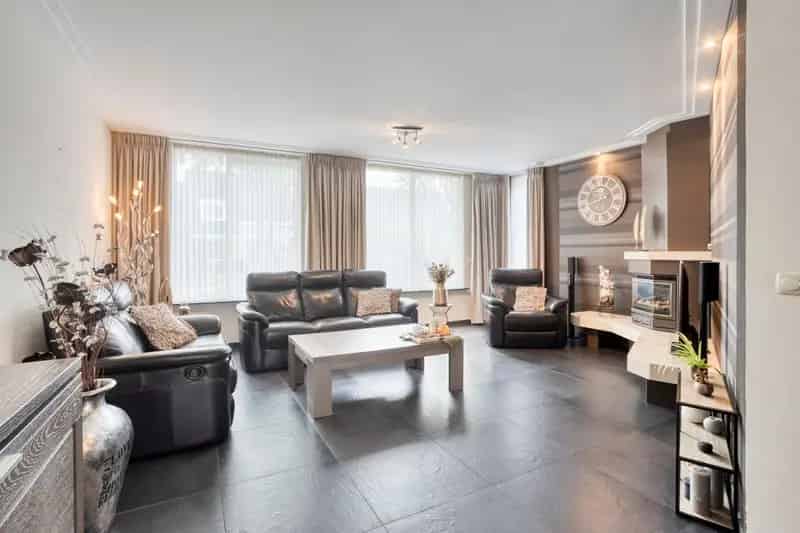 Tweekapper Oss 5 slaapkamers Garage Serre