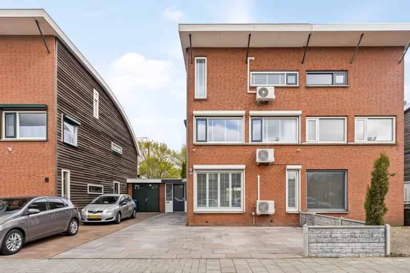 Huis te koop Hoogvliet: Ruime gezinswoning aan het water