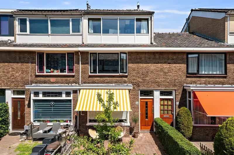 Huis te koop Delft: 4 slaapkamers, jaren 30 charme
