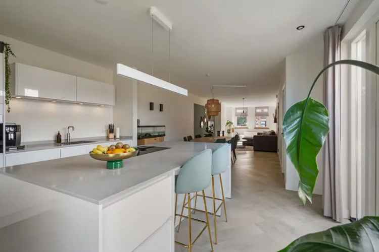 Huis te koop Oosterhout: Gerenoveerde hoekwoning met bijgebouw