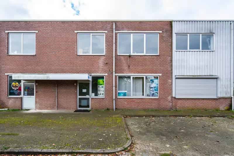 Bedrijfshal Huizen te Huur 130m² Bedrijfsruimte 105m² Kantoor