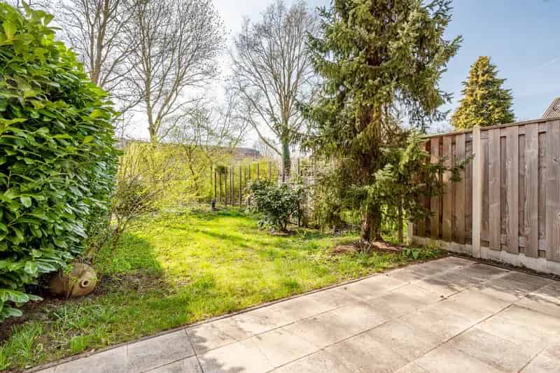 Huis te koop Huizen: Ruime woning met garage en zonnige tuin