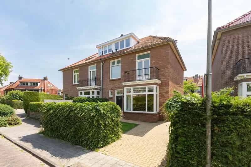 Huis te koop Bussum Singel 4 slaapkamers 2 badkamers gerenoveerd