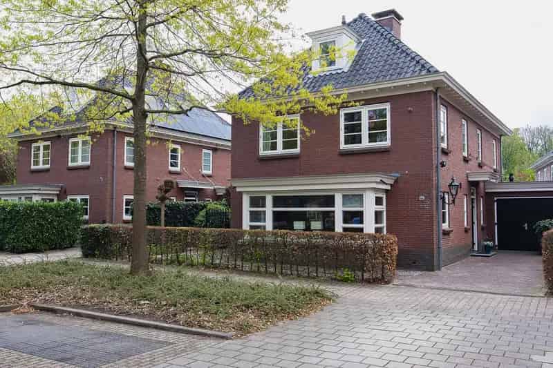 Huis te koop Breukelen 7 kamers 253m2 tuin garage A+