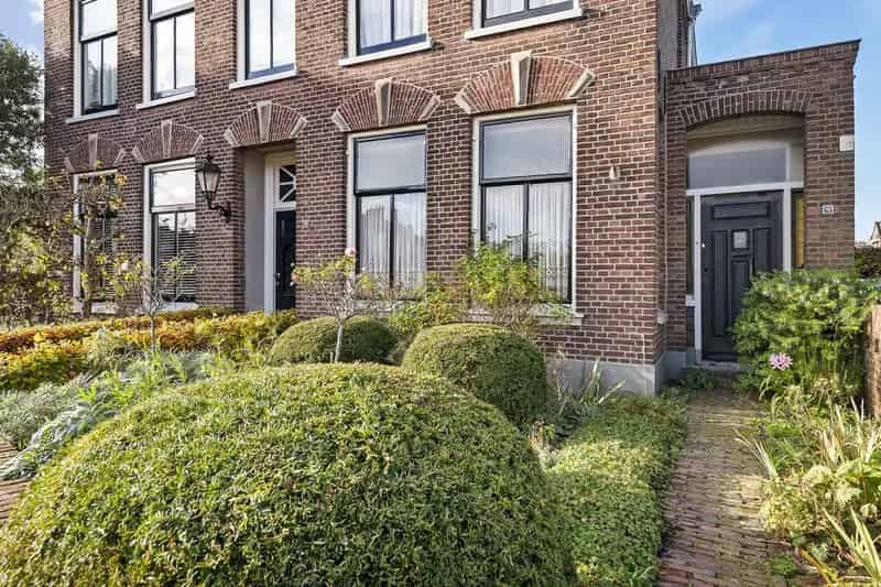 Charmante Halfvrijstaande Woning 134m2 met Riante Tuin