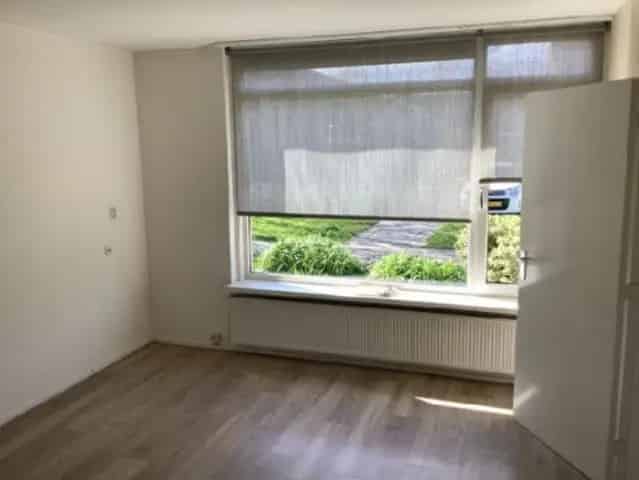 2 Kamerwoning Emmeloord Reijdersant  Direct Beschikbaar