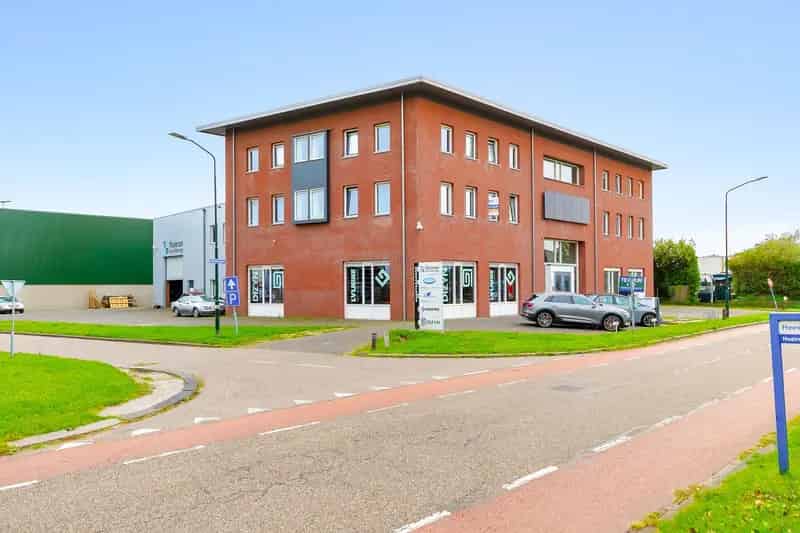 Kantoorruimte te huur Boxtel: 245m² bedrijfsruimte met kantoor