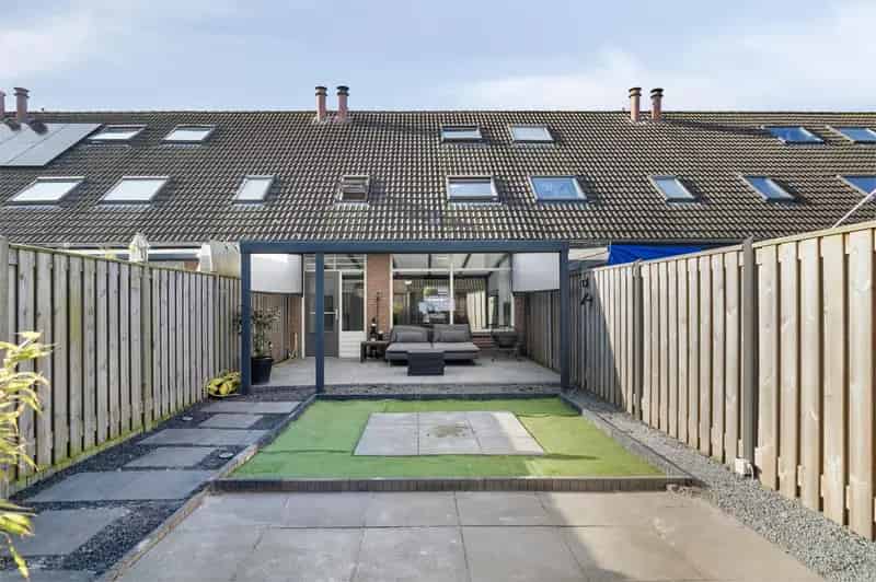 Huis te koop Lelystad Haven 3 slaapkamers moderne keuken diepe tuin