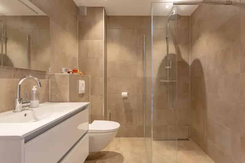 Huis te koop Amsterdam: 3 Slaapkamers, Tuin, Eigen Oprit